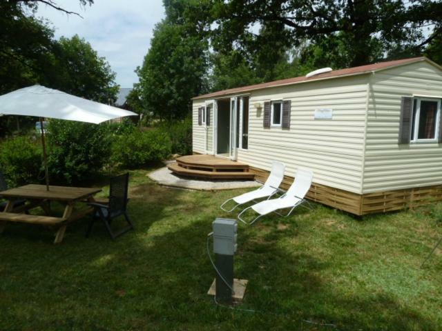 Camping Etang Du Camp Senergues Buitenkant foto