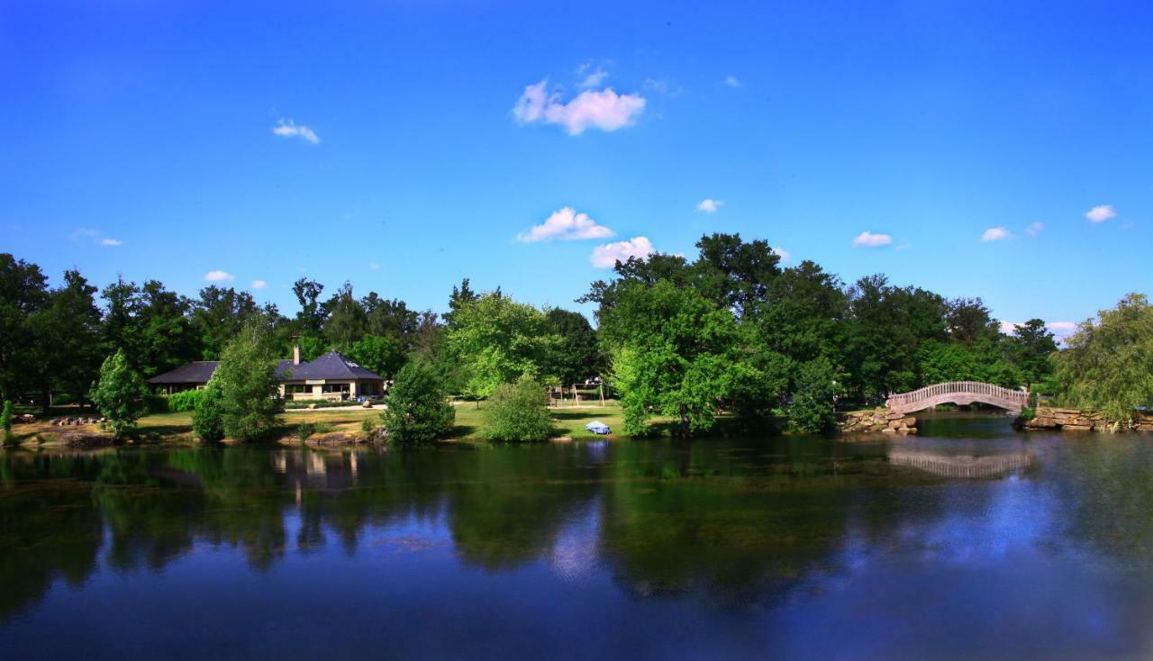 Camping Etang Du Camp Senergues Buitenkant foto